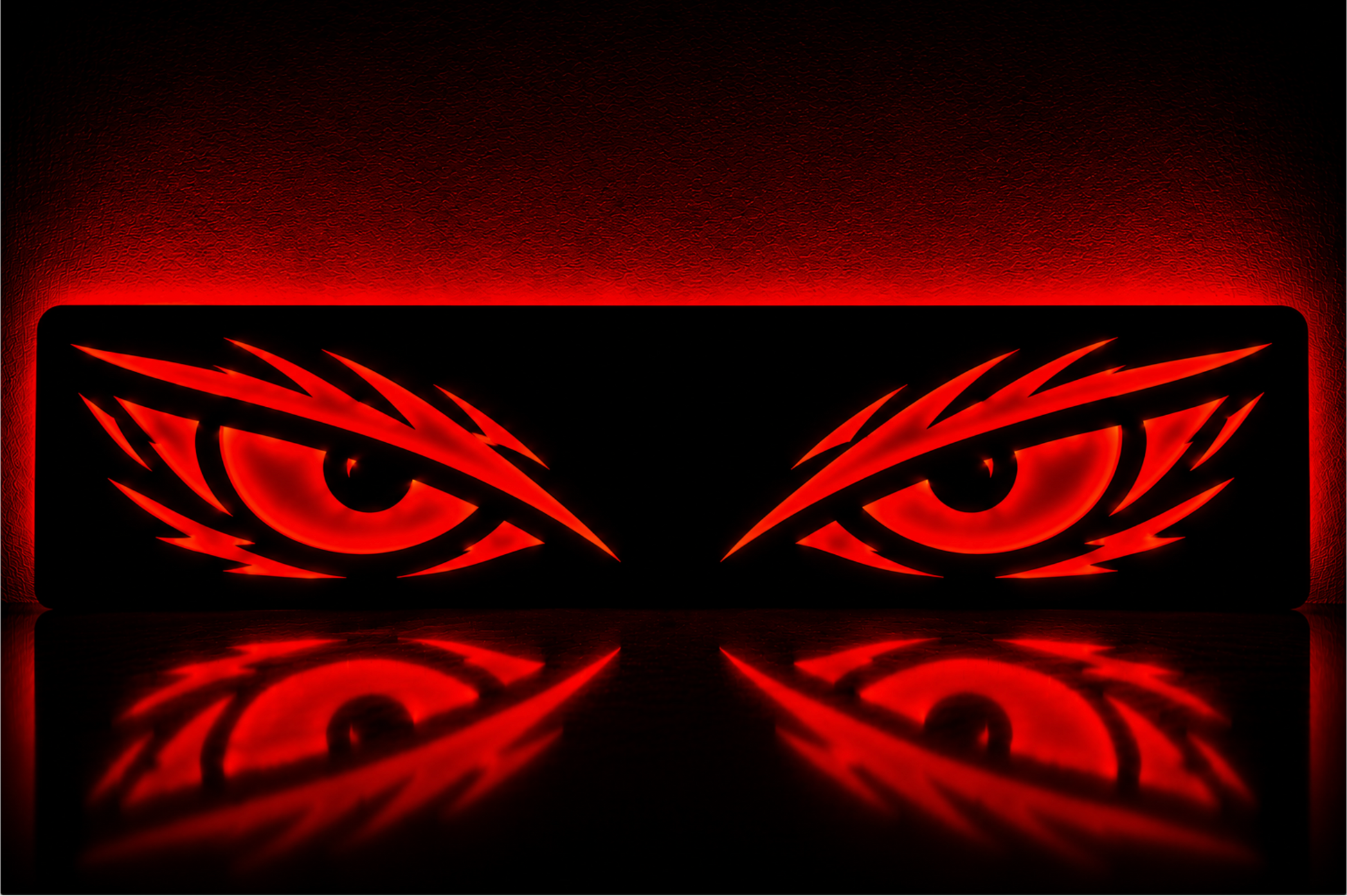 Plaque pare-brise camion LED personnalisée représentant deux yeux lumineux. Couleurs et modes d'éclairage modifiables avec la télécommande. Décoration cabine camion USB fabriquée sur mesure.